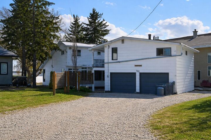 Property Photo: 707 7 Street AB T0E 1V0