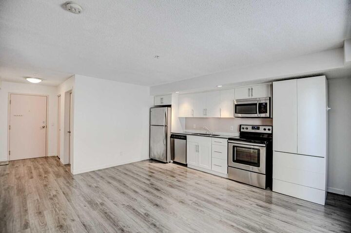 Property Photo: 1920 11 Avenue SW 106 AB T3C 0N8
