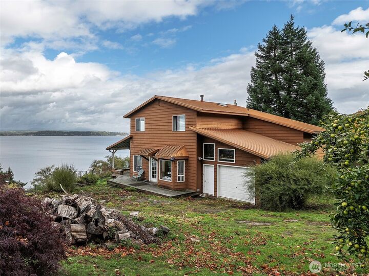Property Photo:  26 E Port Gardner Dr  WA 98206 