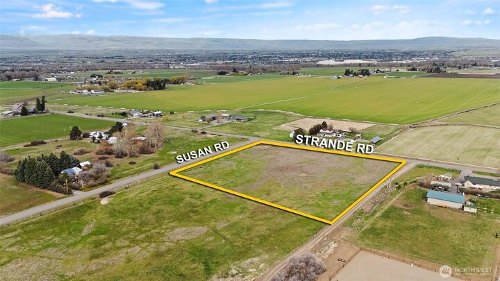Property Photo:  1  Strande Road  WA 98926 