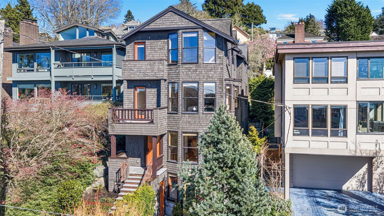 Property Photo: 1524 10th Avenue W WA 98119