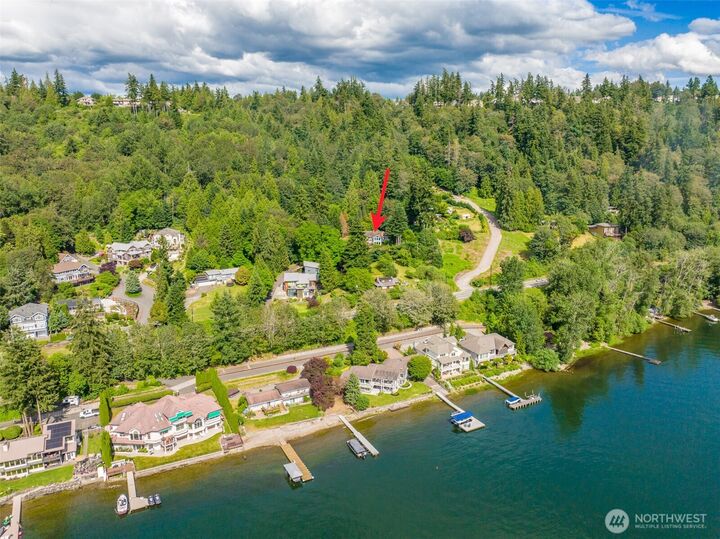 Property Photo:  2668 E Lake Sammamish Parkway NE  WA 98074 