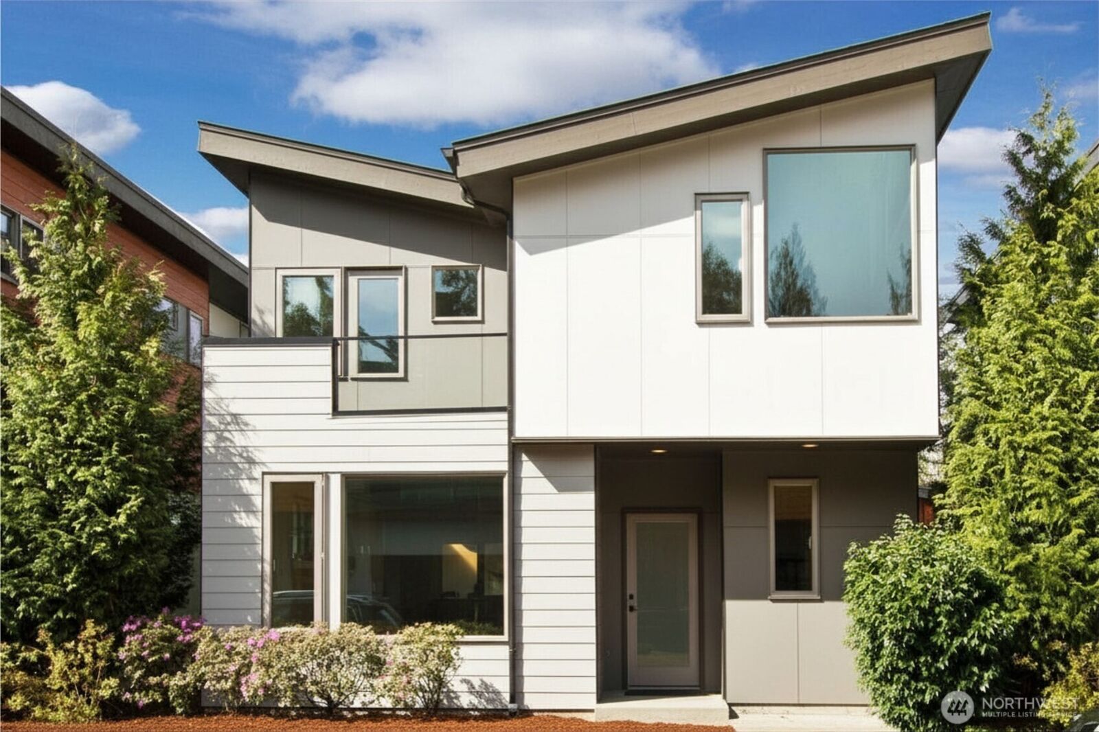 Property Photo:  1471  14th Place NE  WA 98029 