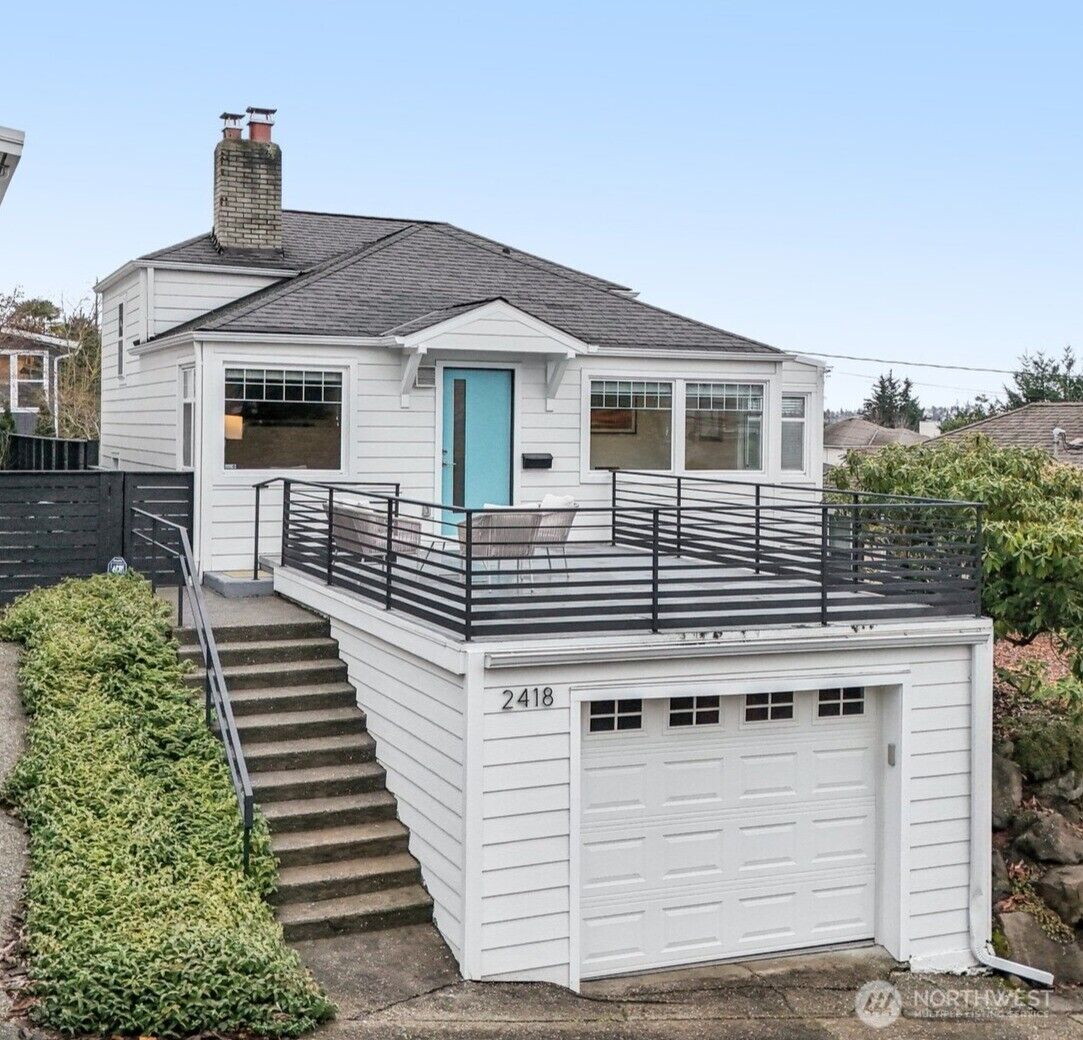 Property Photo: 2418 W Boston WA 98199