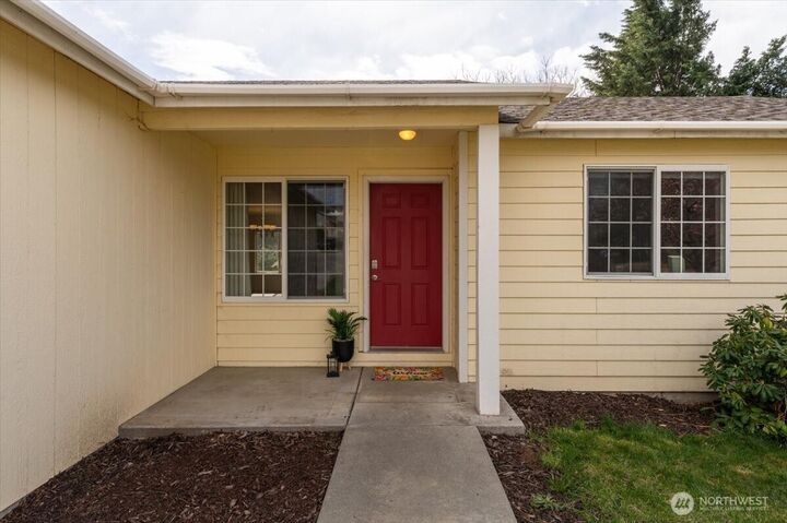 Property Photo: 772 Melbourne Court WA 98802