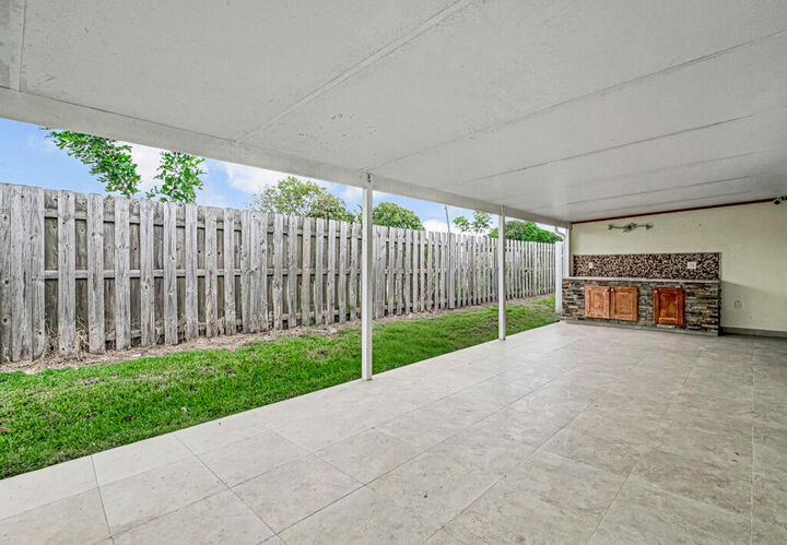 Property Photo:  4917 Luqui Court  FL 33415 