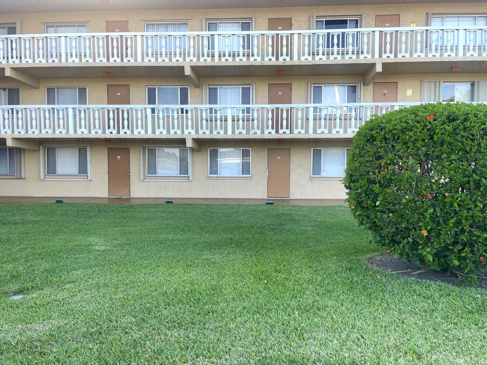 Property Photo:  100 Village Green Circle E 112  FL 33461 