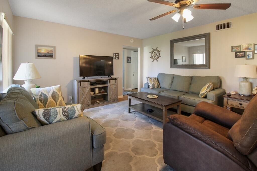 Property Photo:  407 Pine Glen Lane C-1  FL 33463 