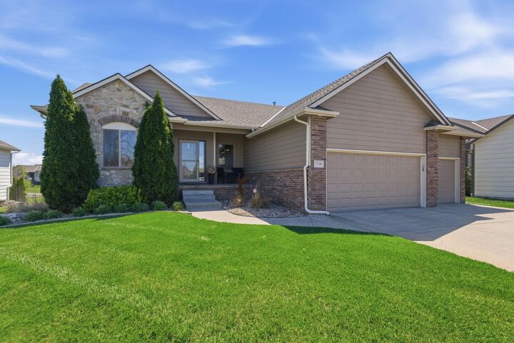 Property Photo:  2710 N Woodridge St  KS 67226 