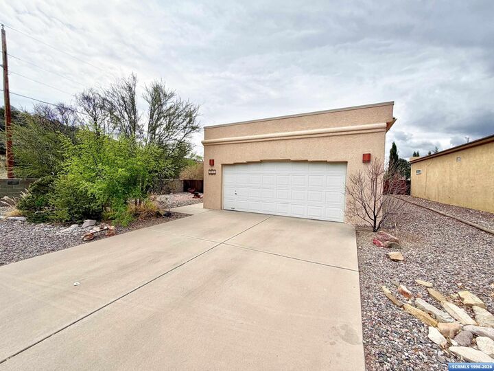 Property Photo:  401 Chavez Lane  NM 88061 