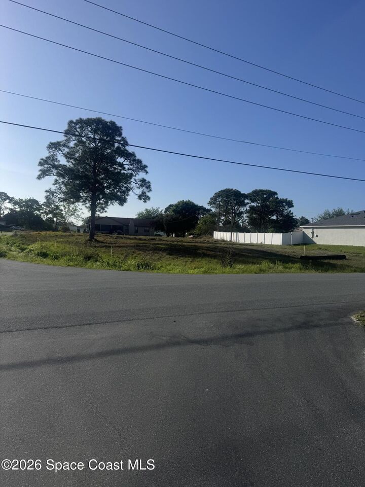 Property Photo:  2901 Toulon Road SE  FL 32909 