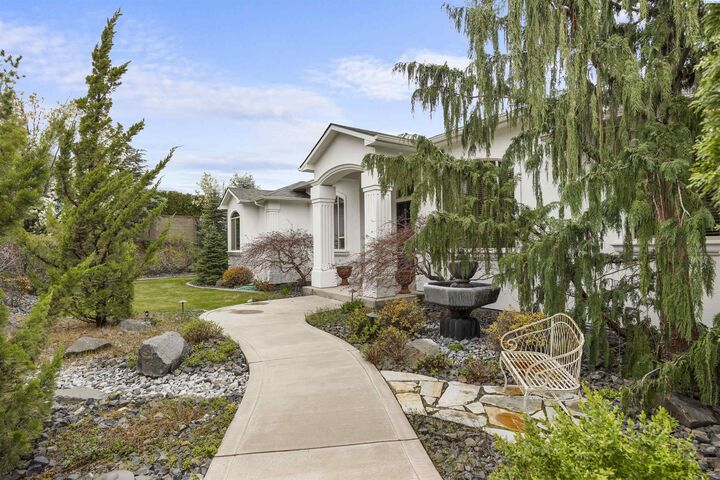 Property Photo: 656 Lago Vista Drive WA 99352