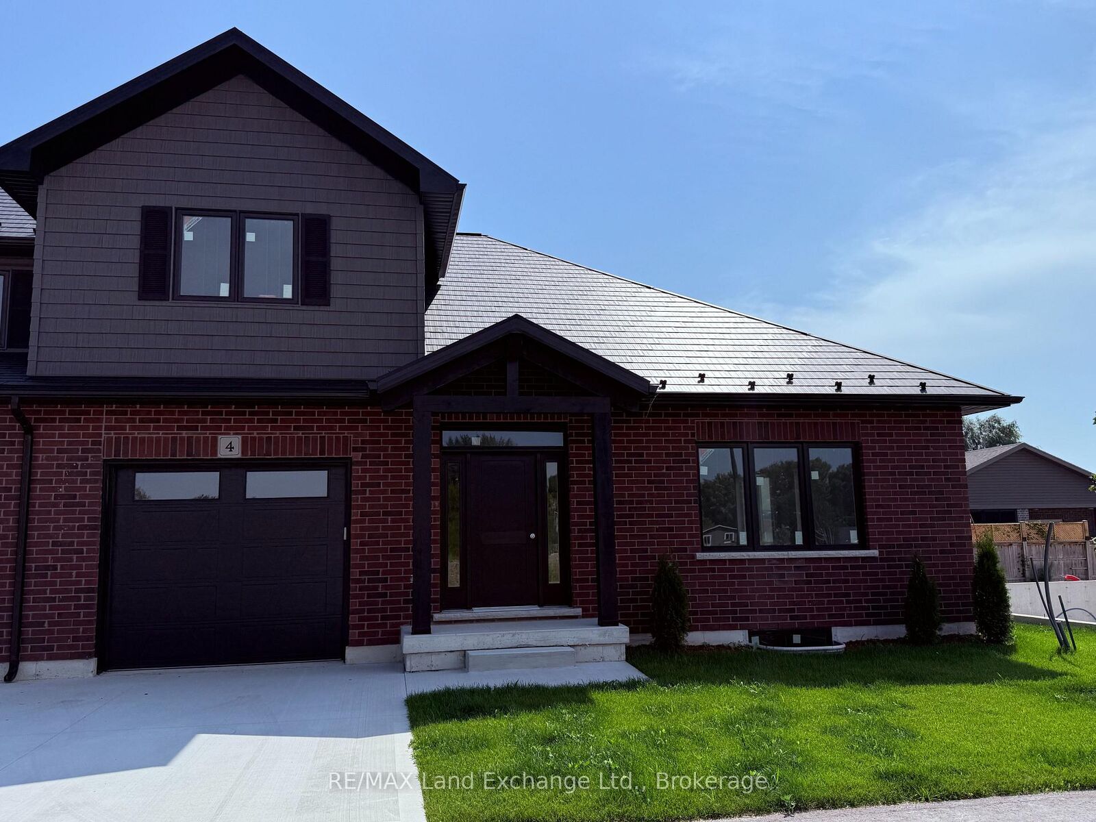 Property Photo: 8 Golf Links Road Unit 4 ON N2Z 0G1