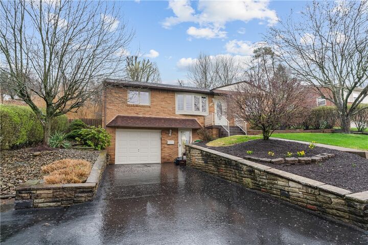 Property Photo:  431 Torwood Ln  PA 15236 