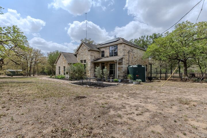 Property Photo: 202 The Oaks Boulevard TX 78621
