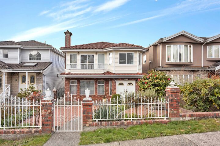 3240 Clive Avenue — photo 1