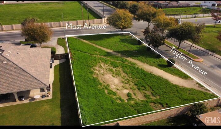 Property Photo:  775 Mast Avenue  CA 93250 