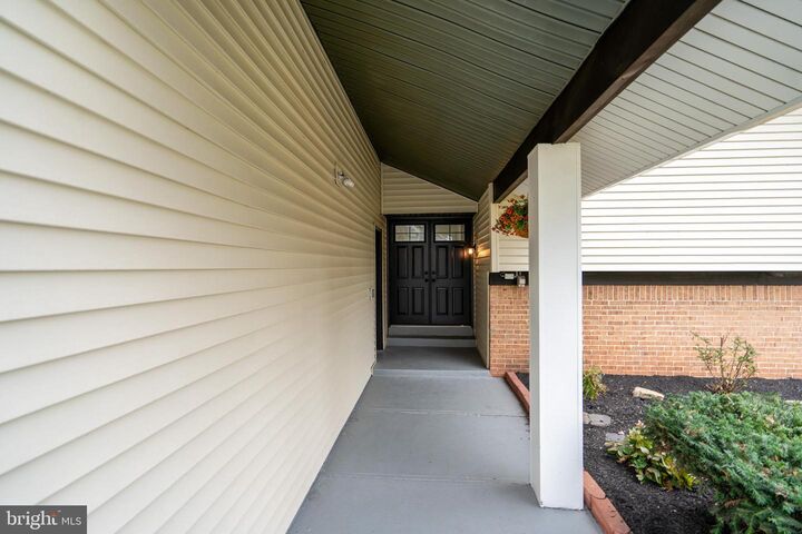 Property Photo:  218 Penny Lane  VA 20164 