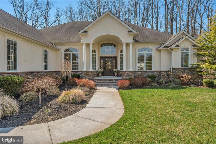 Property Photo:  122 Joanne Court  NJ 08062 