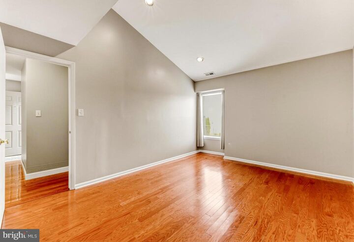 Property Photo:  221 Loring Court  NJ 08080 