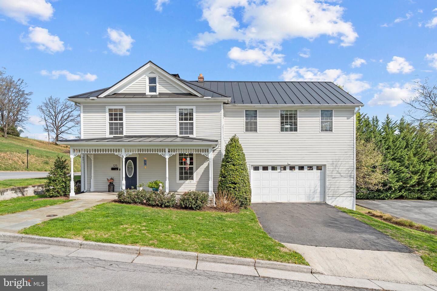 Property Photo: 125 W 4th Street VA 22630