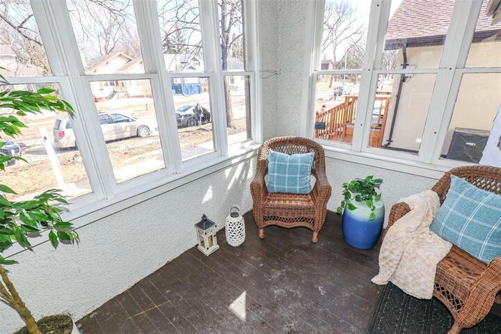 Property Photo:  201 Beaverbrook Street  MB R3N 1M7 