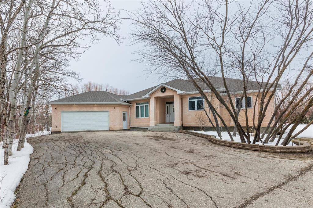 Property Photo:  3 Mirey Creek Drive  MB R1A 2S6 