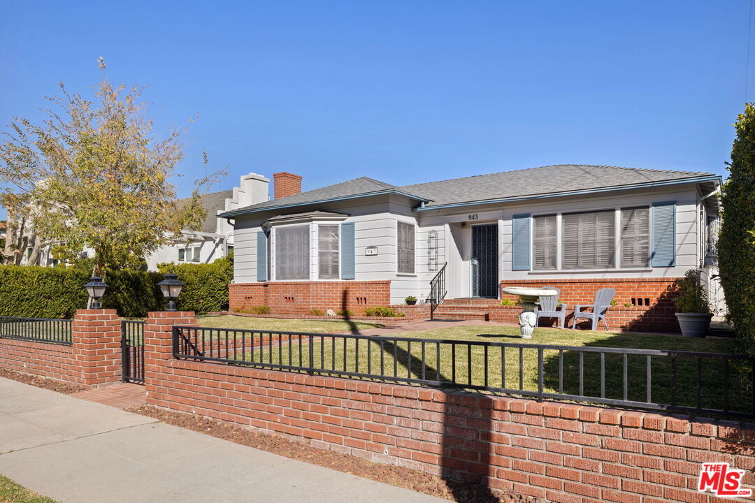 Property Photo:  943 Princeton St  CA 90403 