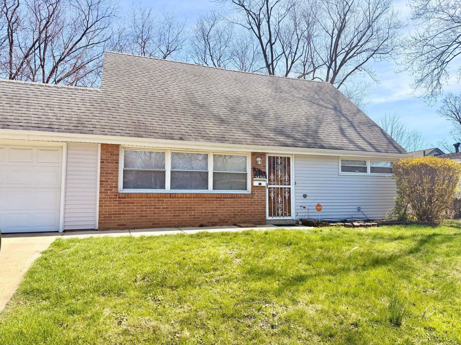 Property Photo: 1450 Blaine Drive OH 43227