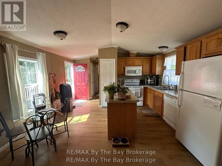 Property Photo: 40 Georgian Glen Drive ON L9Z 1K7