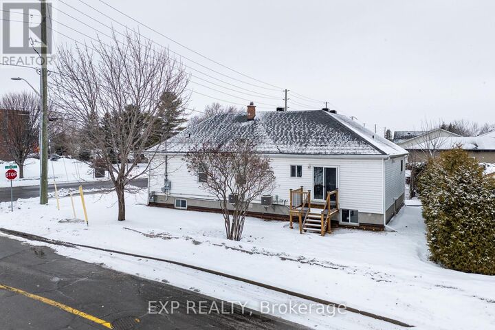 Property Photo: 869 Caron Street ON K4K 1H1