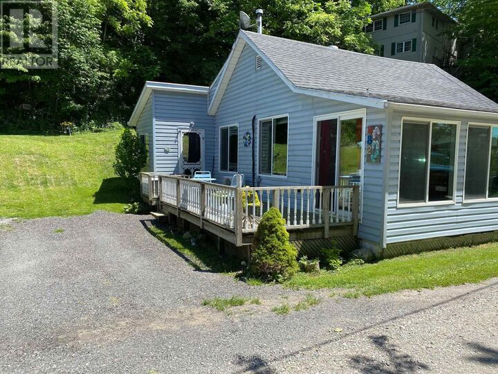 Photo de la propriété:  482 Lower Spring Street  ON N5L 1G6 