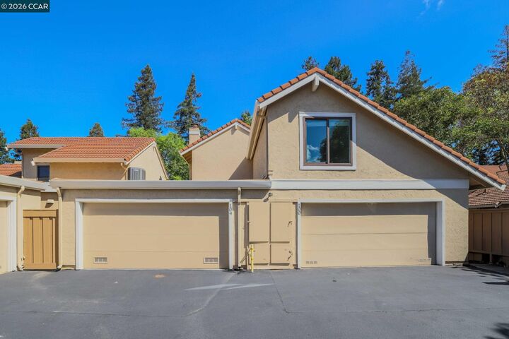 Property Photo: 100 Candelero Pl CA 94598