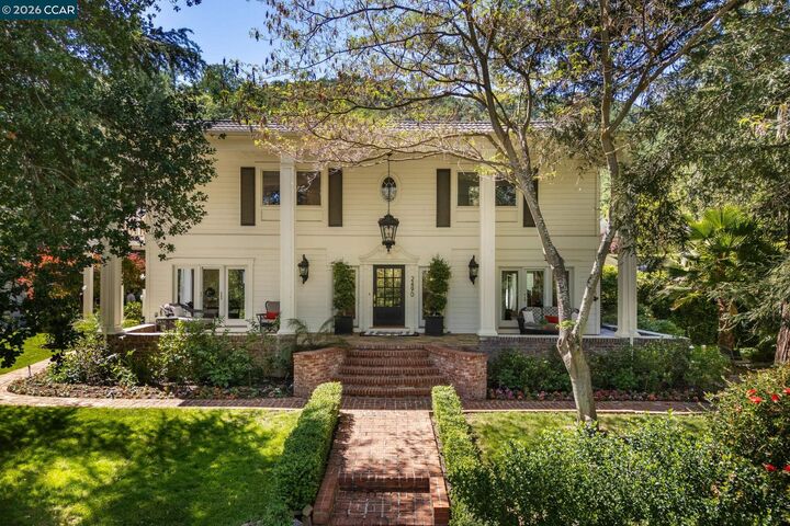 Property Photo: 2490 Lunada Ln CA 94507