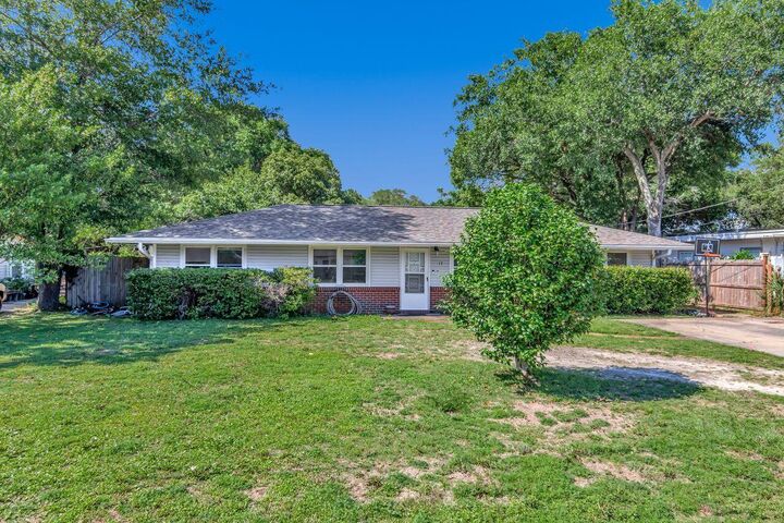 Property Photo: 17 NW Highland Drive FL 32548