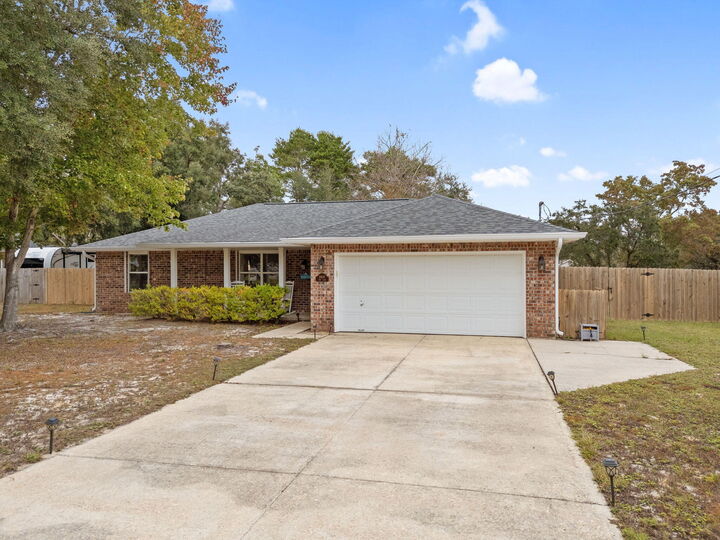 Property Photo:  8816 Kiwi Place  FL 32566 