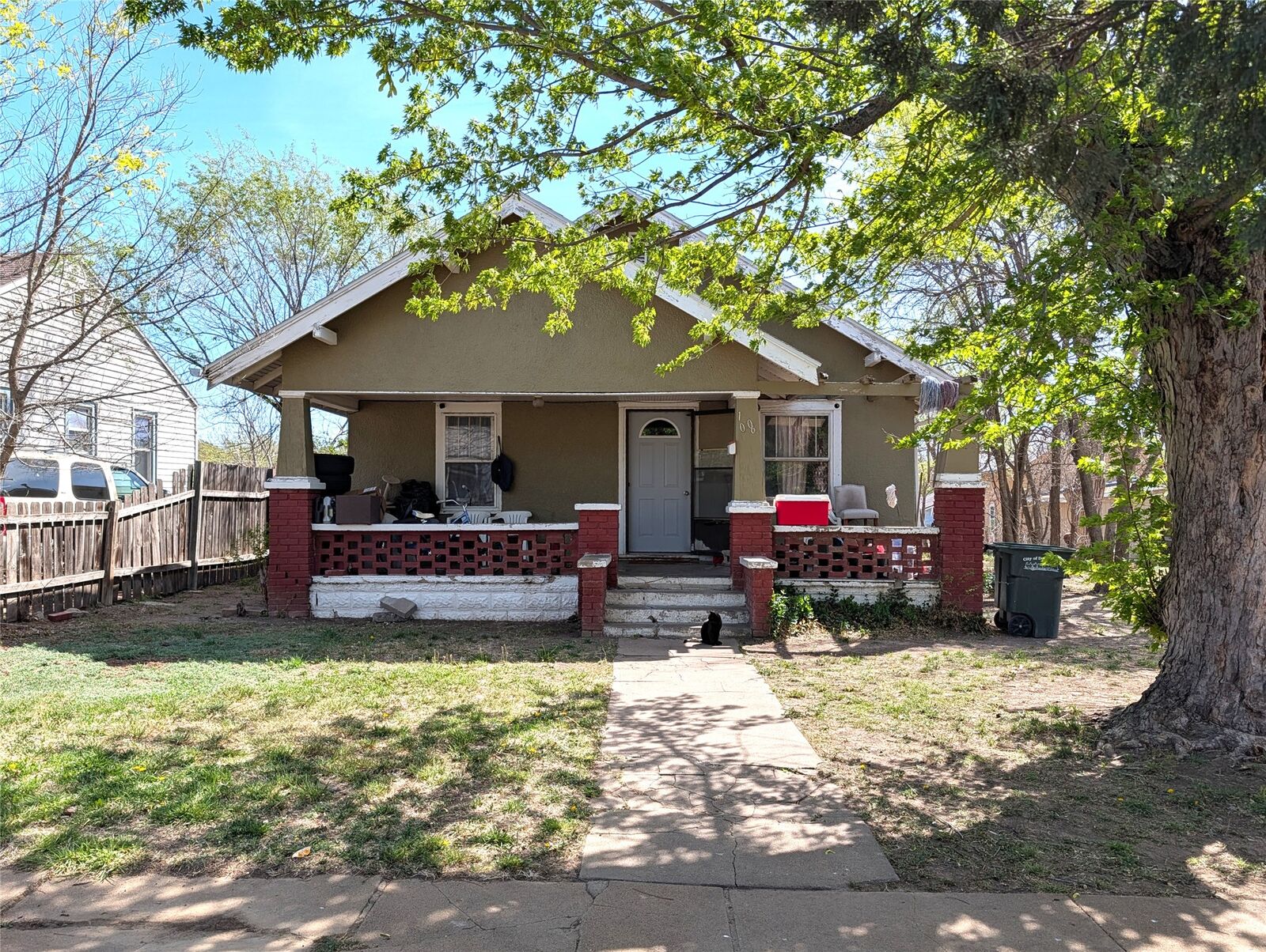 Property Photo:  1006 Avenue C  KS 67801 