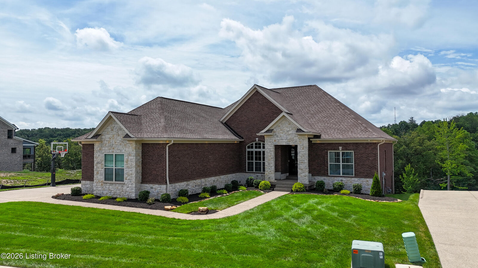 Property Photo: 8022 Wooded Ridge Dr KY 40214