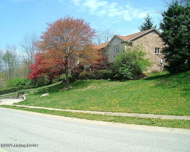 Property Photo: 2311 Fallsview Rd KY 40207