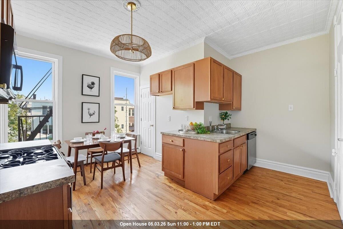 Property Photo:  198 Bowers St 301  NJ 07307 