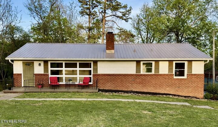 Property Photo: 3114 Hazelwood Rd TN 37921