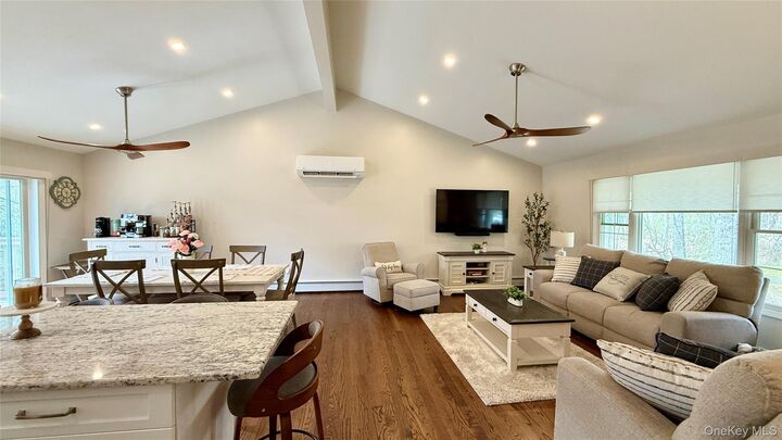 Property Photo:  6 Viaduct Court  NY 12577 