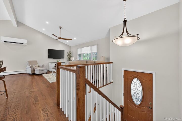 Property Photo: 6 Viaduct Court NY 12577