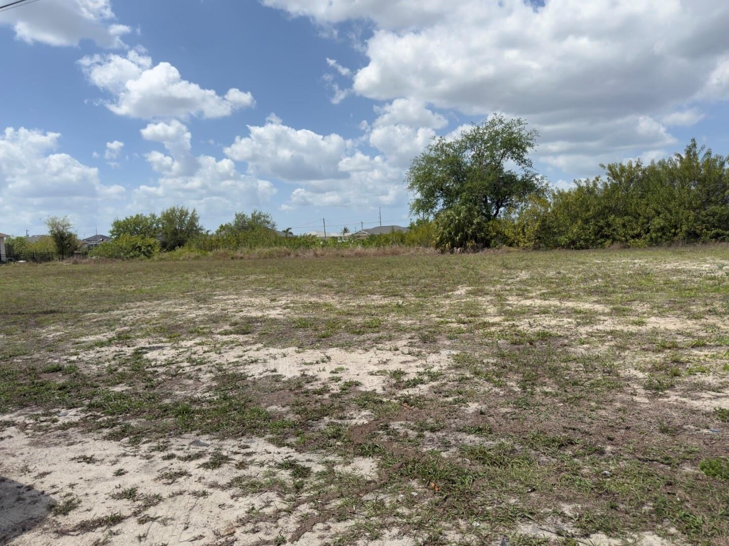 Property Photo:  2206 NE 1st Place  FL 33909 