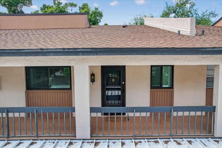 Property Photo: 2522 Clubhouse Drive 204 FL 34232