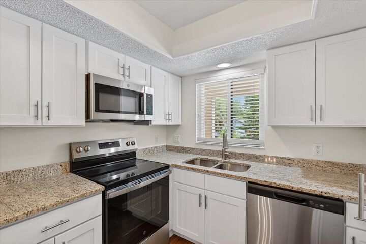 Property Photo:  2522 Clubhouse Drive 204  FL 34232 