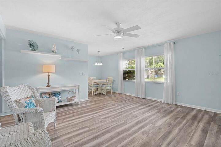 Property Photo:  209 NE Lincoln Circle N 109  FL 33702 