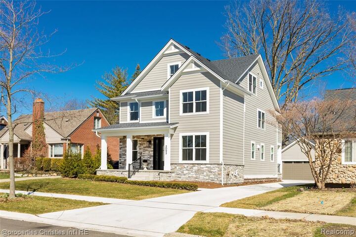 Property Photo:  2093 Pembroke Road  MI 48009 5828 