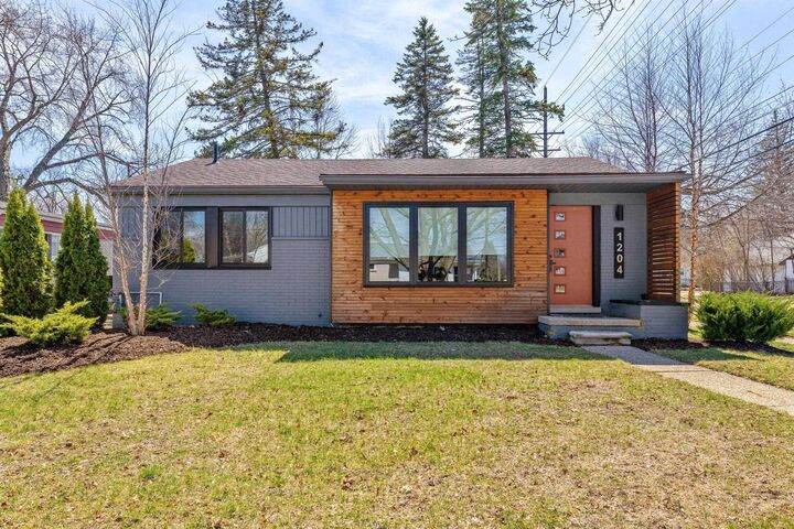 Property Photo: 1204 Woodlawn Avenue MI 48073
