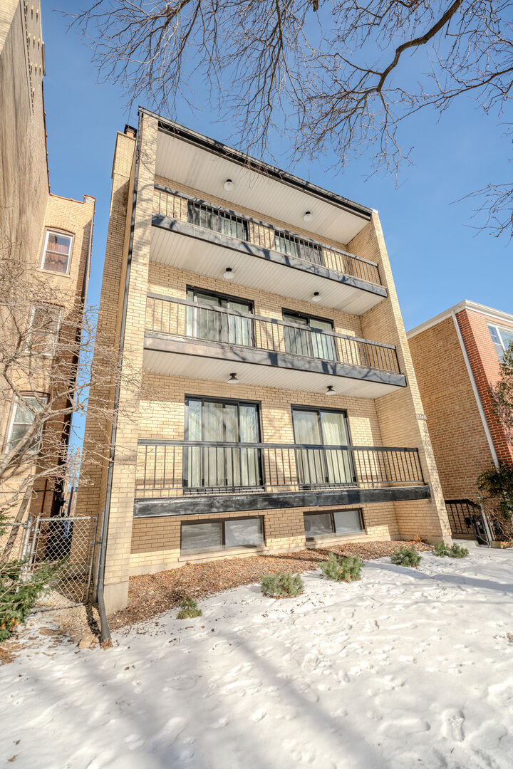 Property Photo:  2740 W Farragut Avenue 3  IL 60625 
